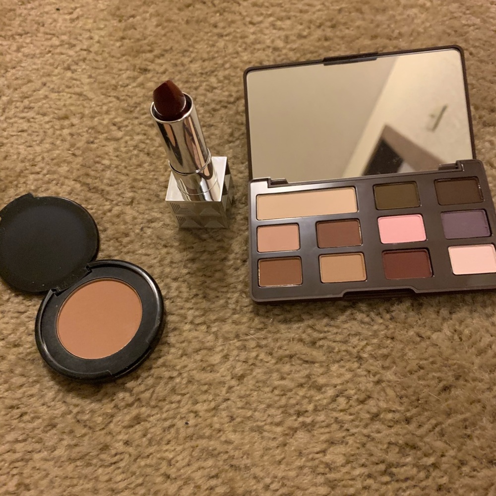 Makeup - Picture 2 of 2